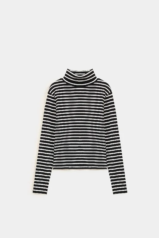 Super Cropped Turtle Neck Striped T-shirt